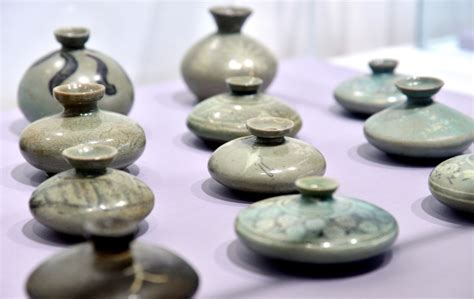  Goryeo Cheongja (Celadon) Jar with Intricate Floral Designs! Exploring a 12th-Century Masterpiece